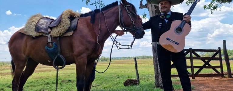 Mariachi Mezcal con caballo